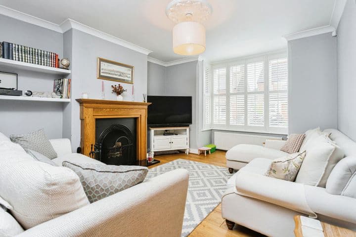 3 bedrooms house for sale in Haywards Heath, United Kingdom - Image 6