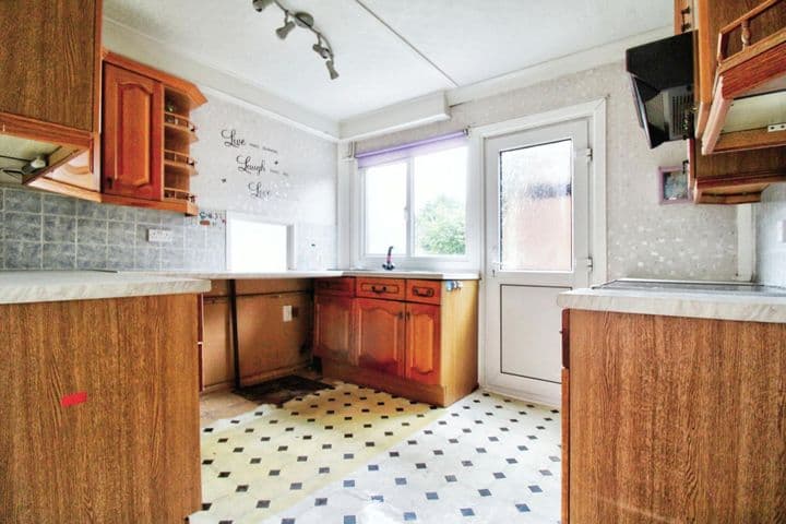 3 bedrooms house for sale in Romford, United Kingdom - Image 3