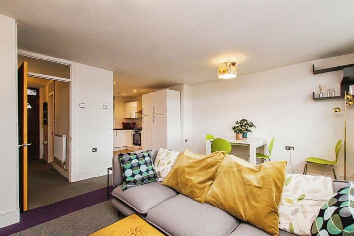 3 bedrooms apartment for sale in London, United Kingdom - Image 4