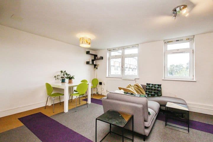 3 bedrooms apartment for sale in London, United Kingdom - Image 5