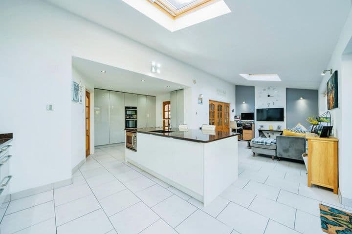 4 bedrooms house for sale in Warrington, United Kingdom - Image 2