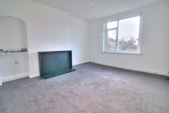 2 bedrooms apartment for sale in Glasgow, United Kingdom - Image 3