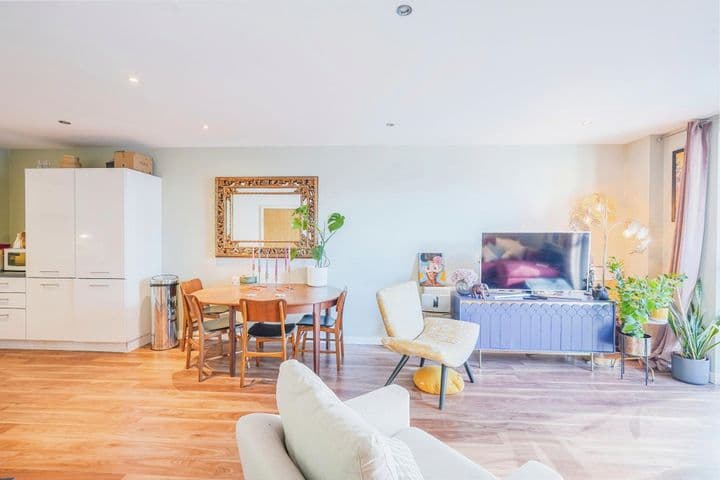 2 bedrooms apartment for sale in London, United Kingdom - Image 6