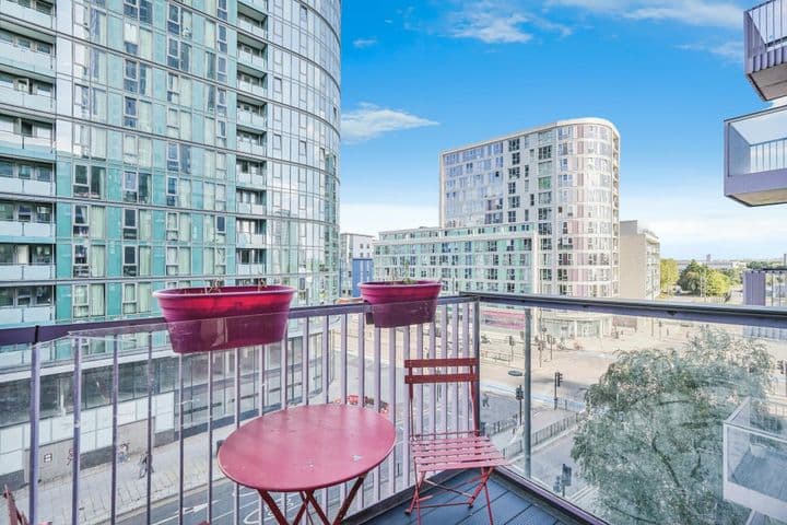 2 bedrooms apartment for sale in London, United Kingdom - Image 7