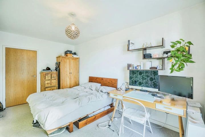 2 bedrooms apartment for sale in London, United Kingdom - Image 12