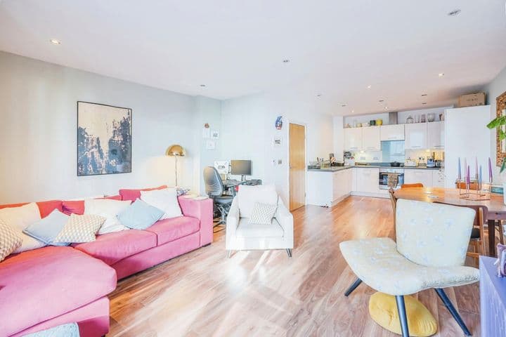 2 bedrooms apartment for sale in London, United Kingdom - Image 5