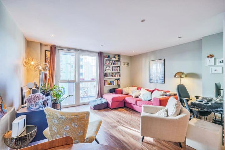 2 bedrooms apartment for sale in London, United Kingdom - Image 2