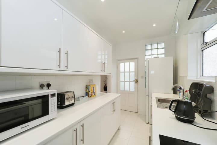 3 bedrooms house for sale in Nottingham, United Kingdom - Image 4