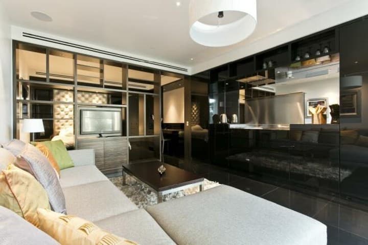 Apartment for sale in London, United Kingdom - Image 2