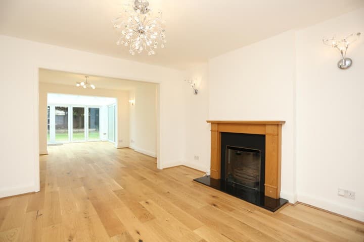 3 bedrooms house for sale in Bromley, United Kingdom - Image 3