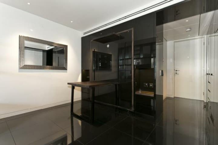 Apartment for sale in London, United Kingdom - Image 9