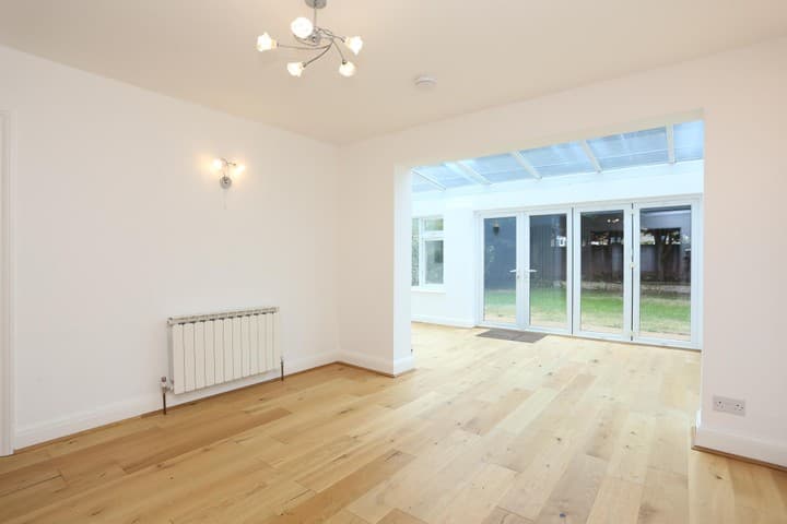 3 bedrooms house for sale in Bromley, United Kingdom - Image 4