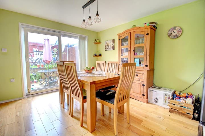 3 bedrooms house for sale in Basingstoke, United Kingdom - Image 3