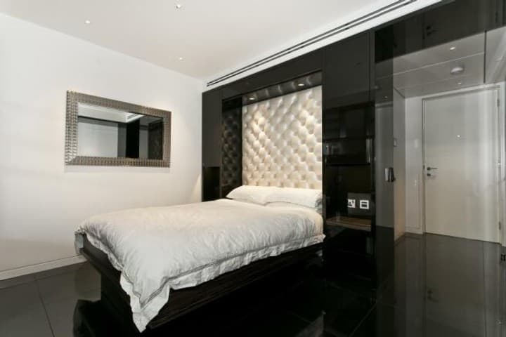 Apartment for sale in London, United Kingdom - Image 7