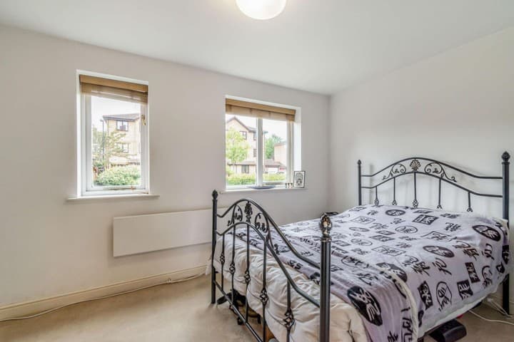 1 bedroom apartment for sale in London, United Kingdom - Image 8