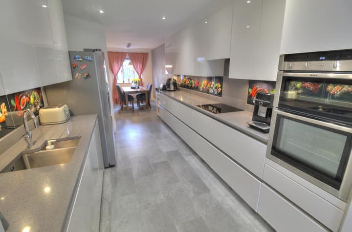 4 bedrooms house for sale in Kidderminster, United Kingdom - Image 3