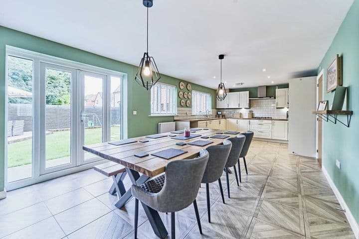 5 bedrooms house for sale in Shifnal, United Kingdom - Image 2