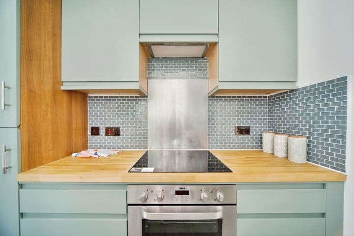 1 bedroom apartment for sale in London, United Kingdom - Image 7