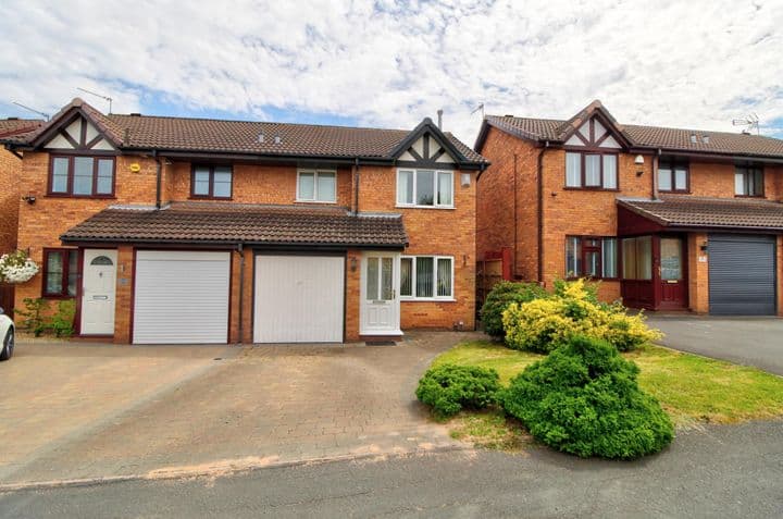 3 bedrooms house for sale in Brierley Hill, United Kingdom - Image 2