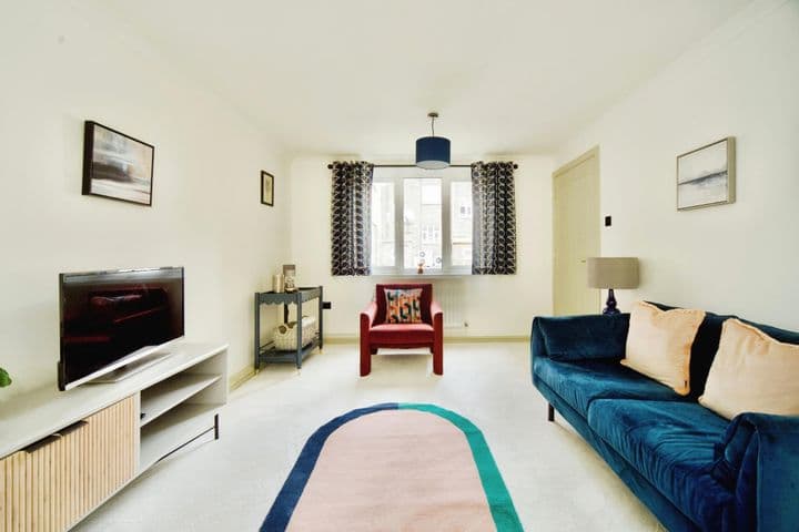 1 bedroom apartment for sale in London, United Kingdom - Image 3