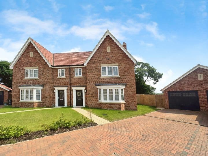 3 bedrooms house for sale in Colchester, United Kingdom - Image 2