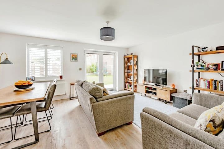 4 bedrooms house for sale in Horley, United Kingdom - Image 3