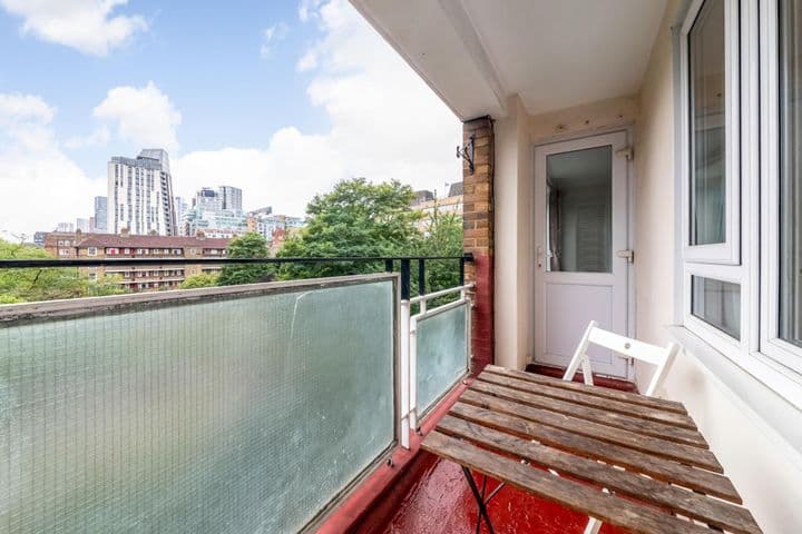 2 bedrooms apartment for sale in London, United Kingdom - Image 3