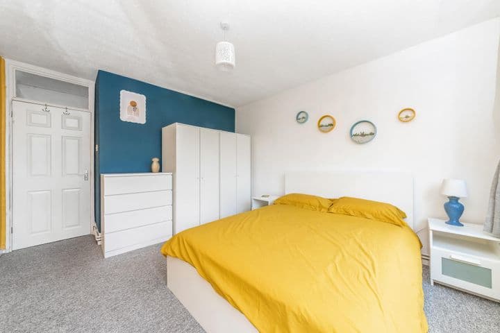 2 bedrooms apartment for sale in London, United Kingdom - Image 7