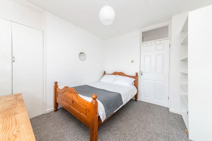 2 bedrooms apartment for sale in London, United Kingdom - Image 11