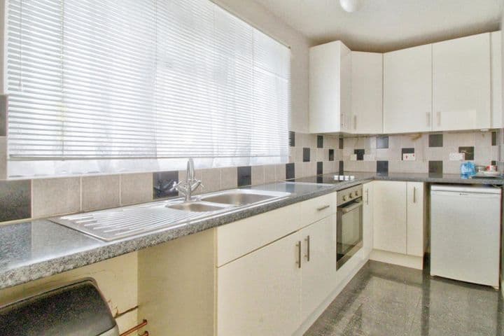 1 bedroom house for sale in Dunstable, United Kingdom - Image 3