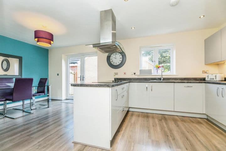 4 bedrooms house for sale in Barnsley, United Kingdom - Image 4