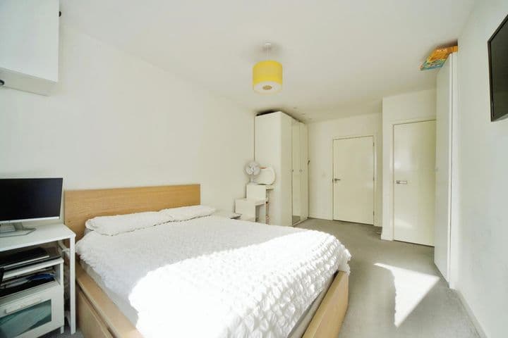 1 bedroom apartment for sale in London, United Kingdom - Image 6