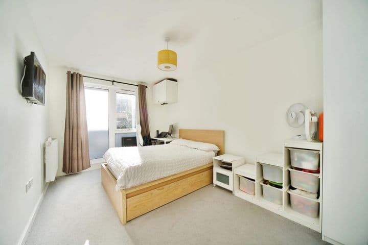 1 bedroom apartment for sale in London, United Kingdom - Image 10