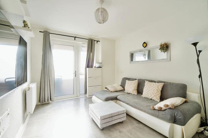 1 bedroom apartment for sale in London, United Kingdom - Image 4