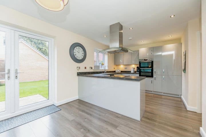 4 bedrooms house for sale in Barnsley, United Kingdom - Image 5