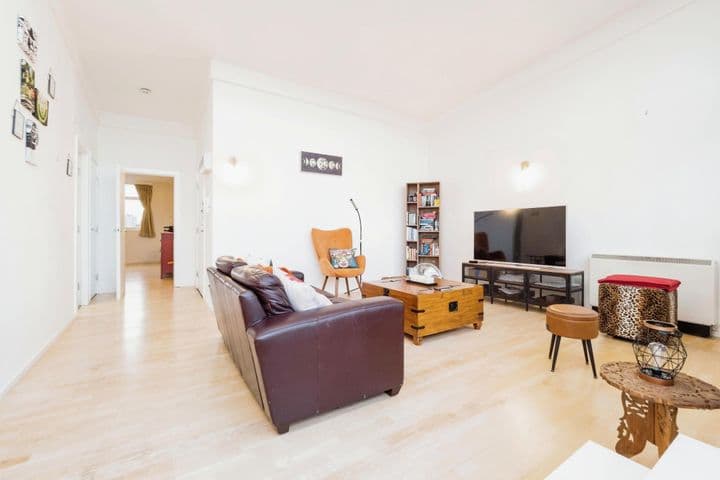 1 bedroom apartment for sale in London, United Kingdom - Image 6