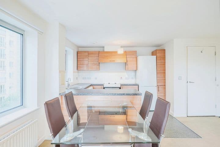 1 bedroom apartment for sale in London, United Kingdom - Image 11