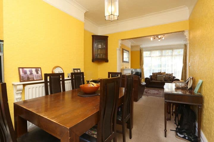 3 bedrooms house for sale in London, United Kingdom - Image 6