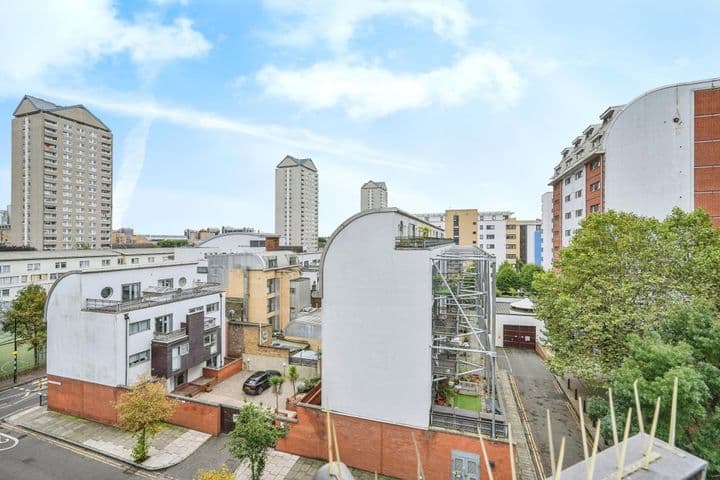 1 bedroom apartment for sale in London, United Kingdom - Image 10