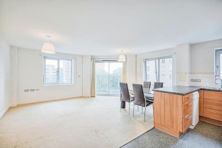 1 bedroom apartment for sale in London, United Kingdom - Image 4