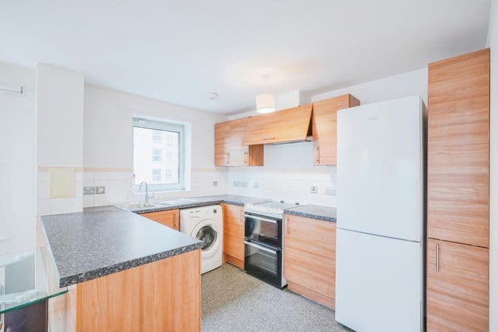 1 bedroom apartment for sale in London, United Kingdom - Image 8