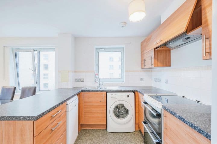 1 bedroom apartment for sale in London, United Kingdom - Image 7