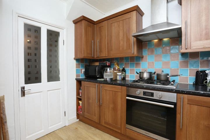 3 bedrooms house for sale in London, United Kingdom - Image 3