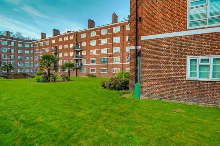 3 bedrooms apartment for sale in London, United Kingdom - Image 10