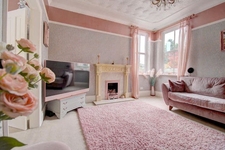 3 bedrooms house for sale in Cannock, United Kingdom - Image 4