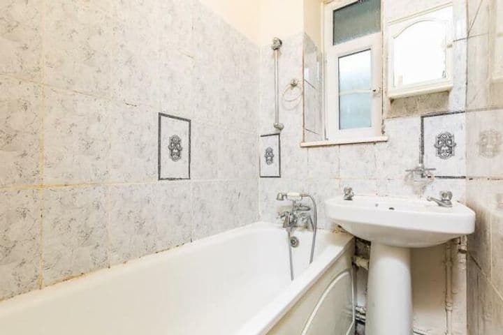 3 bedrooms apartment for sale in London, United Kingdom - Image 6