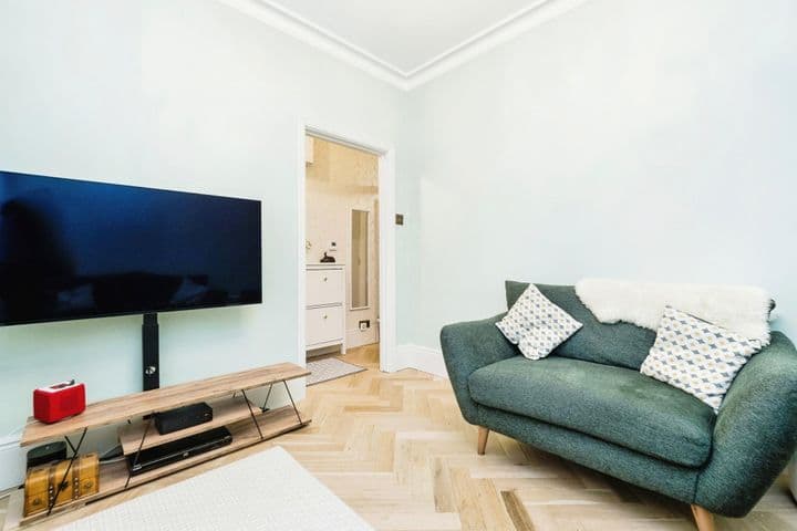 2 bedrooms house for sale in London, United Kingdom - Image 4