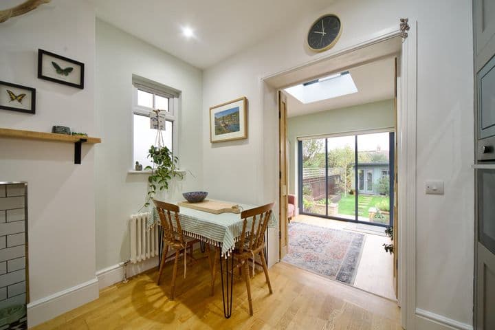 2 bedrooms apartment for sale in London, United Kingdom - Image 12