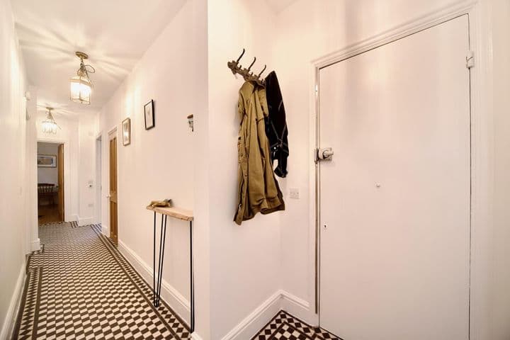 2 bedrooms apartment for sale in London, United Kingdom - Image 6