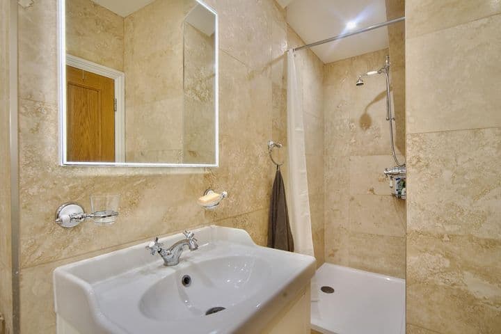 2 bedrooms apartment for sale in London, United Kingdom - Image 10